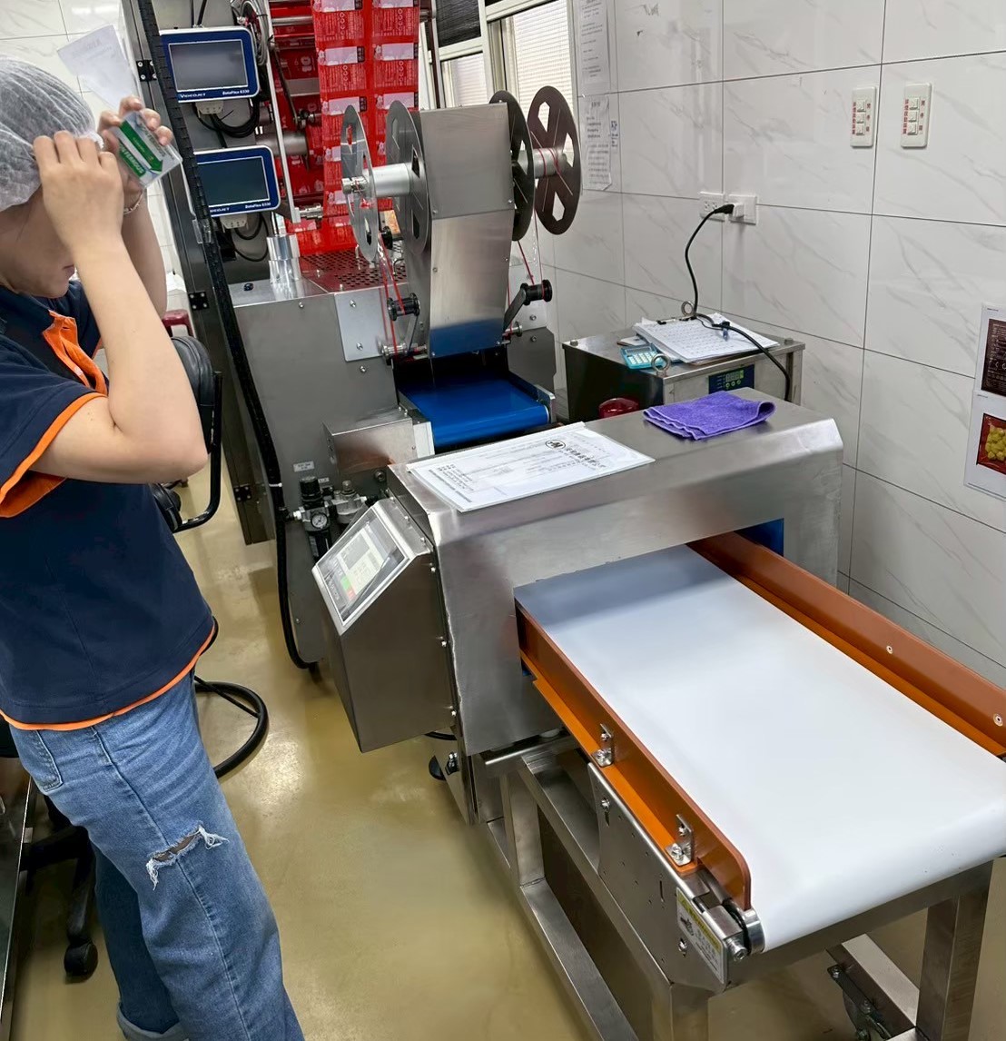 AH-3015金屬檢測機側面